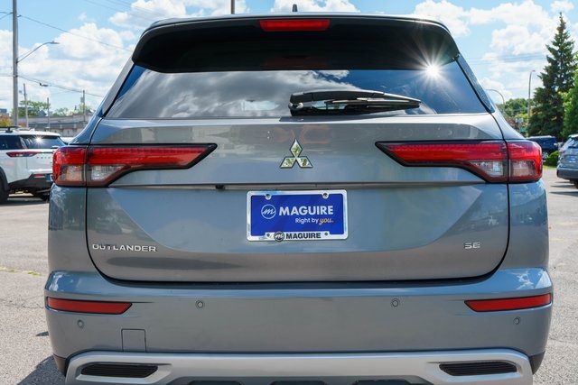 2023 Mitsubishi Outlander SE photo 2