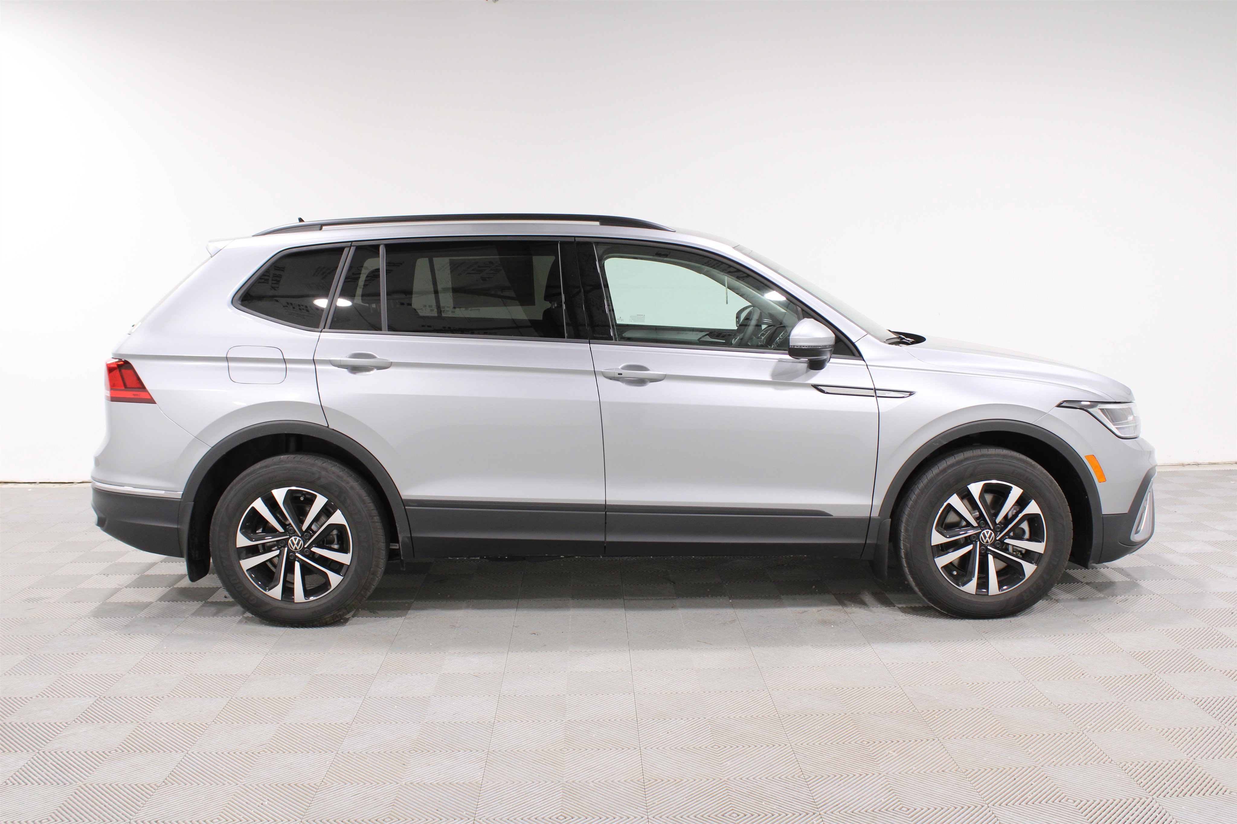 2024 Volkswagen Tiguan S photo 17