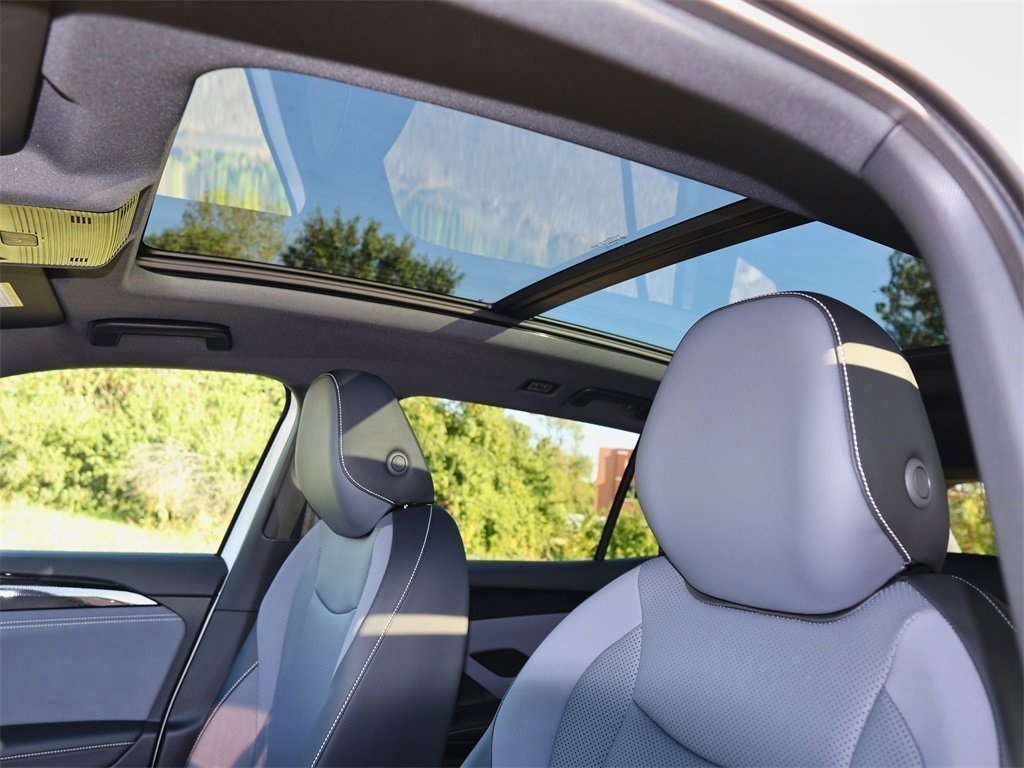 2025 Volkswagen Tiguan SE R-Line Black photo 12