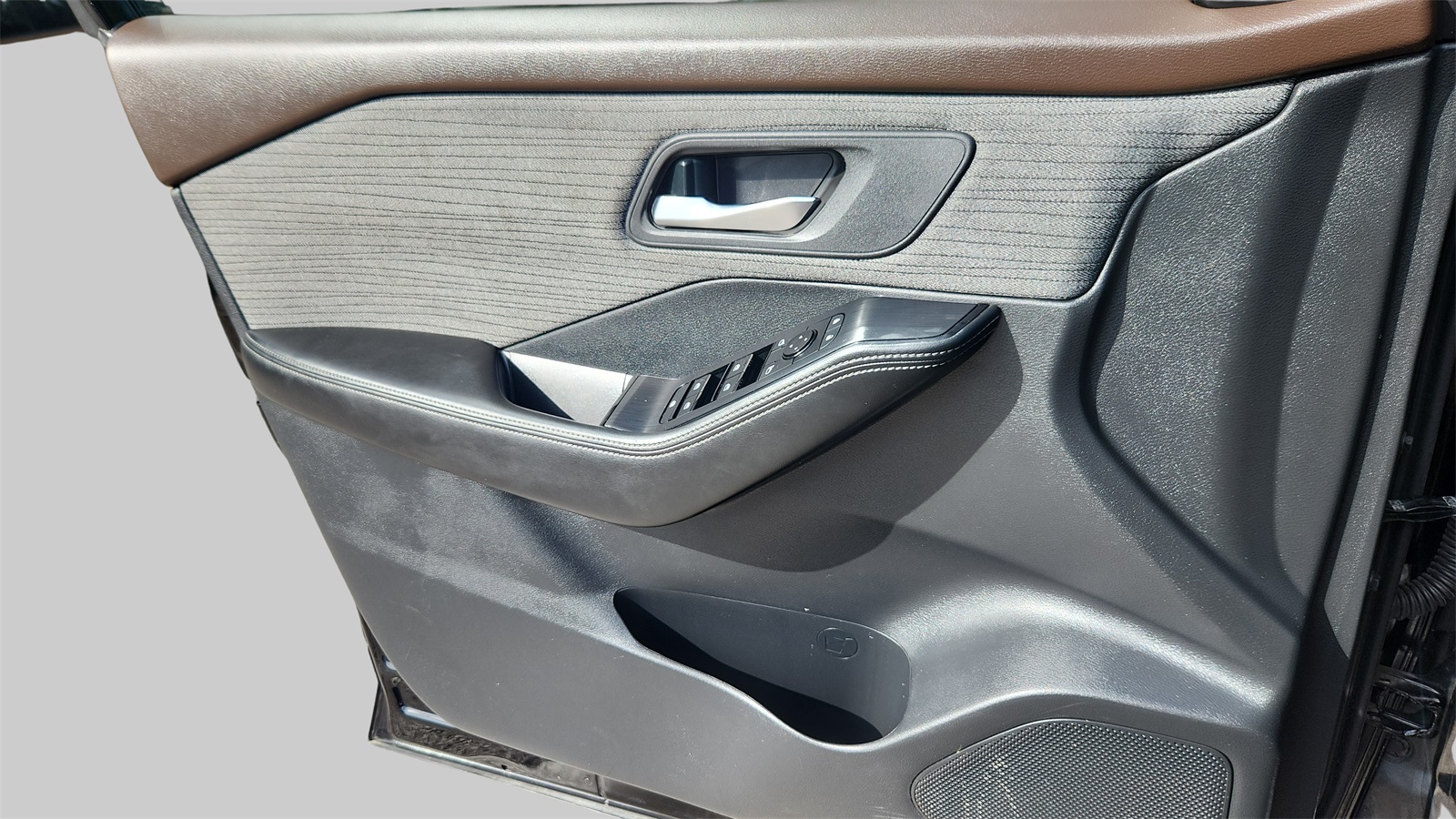 2023 Nissan Rogue SV photo 16