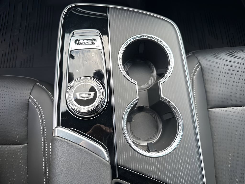 2025 Cadillac Lyriq Luxury photo 32