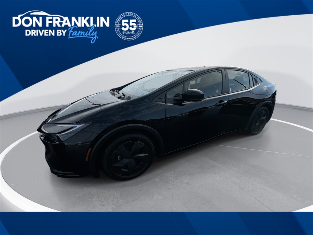 2025 Toyota Prius LE's photo