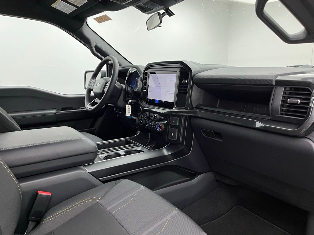 2025 Ford F-150 STX photo 17