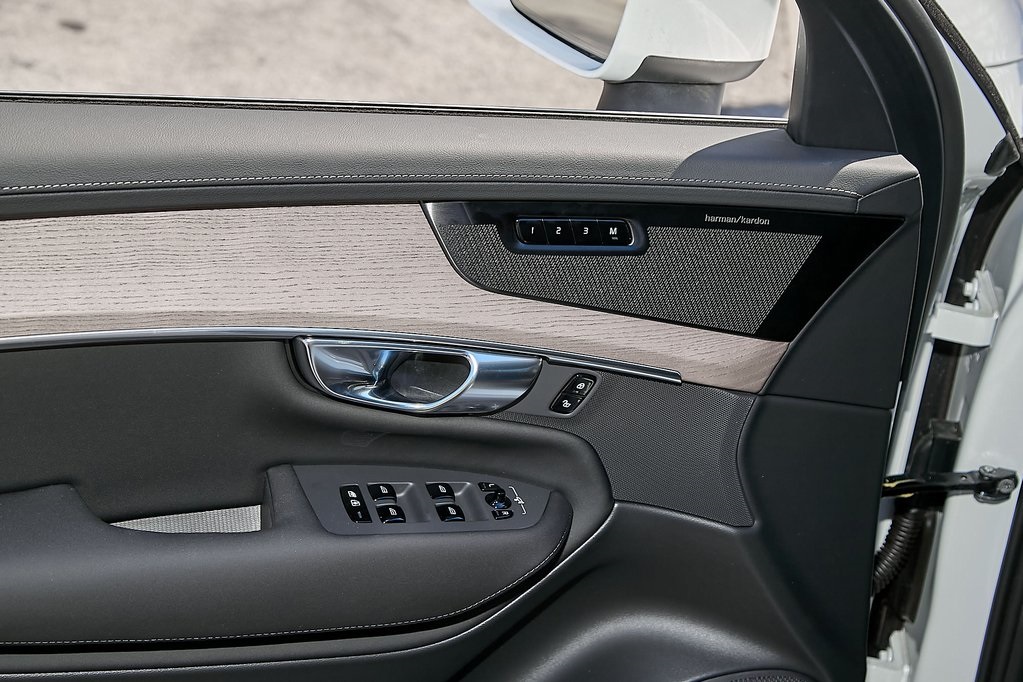 2025 VOLVO XC90 - Image 9