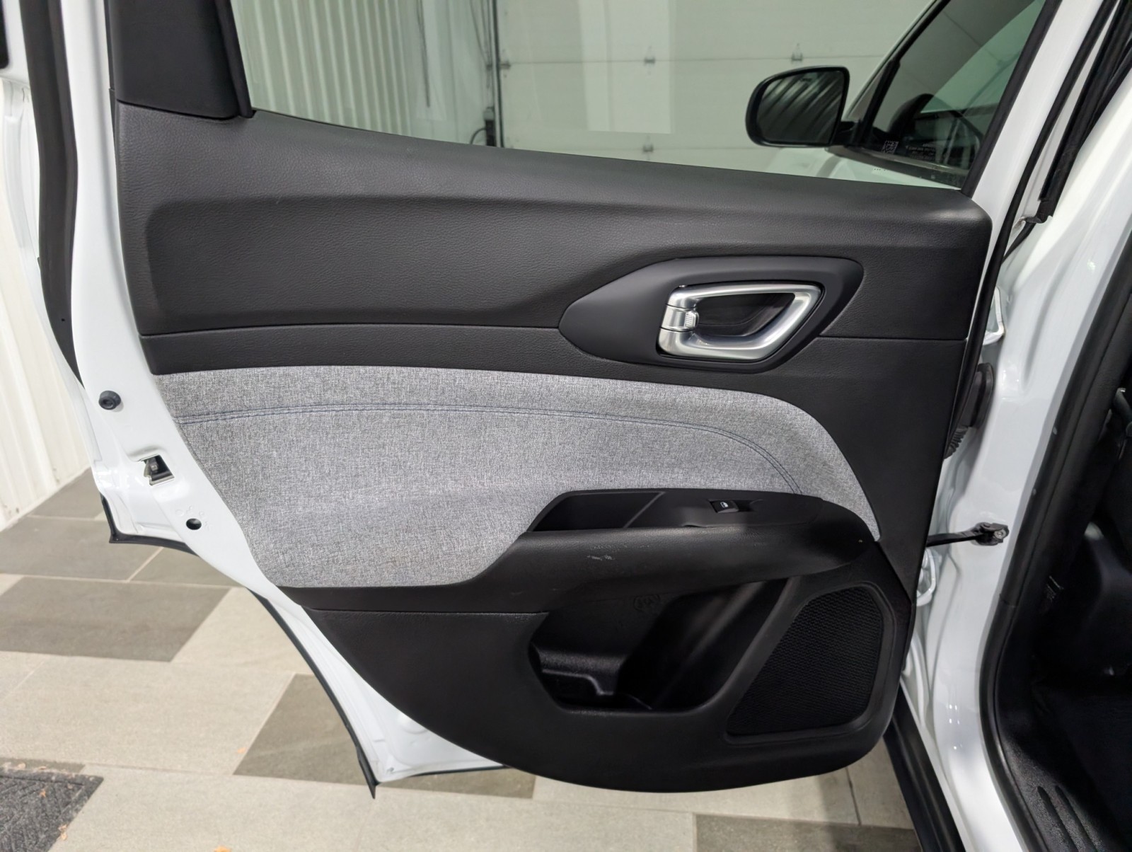 2023 Jeep Compass Sport photo 4