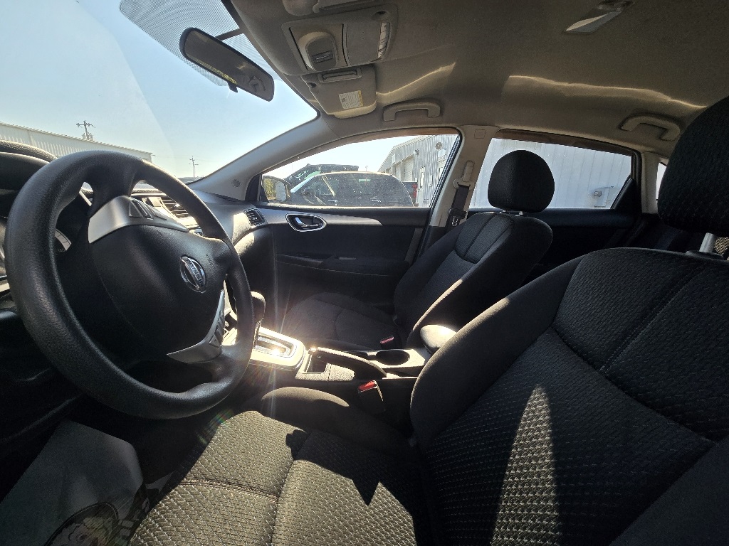 2013 Nissan Sentra SR photo 9