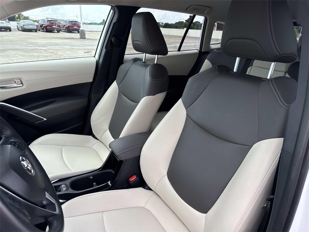2024 Toyota Corolla Cross XLE photo 15