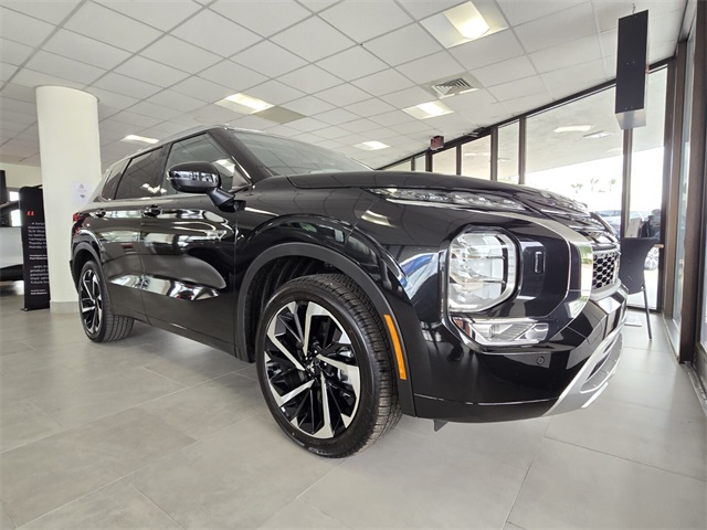 2025 Mitsubishi Outlander Plug-in Hybrid Platinum Edition's photo