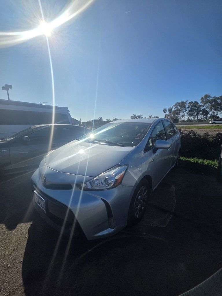 2016 Toyota Prius v Five