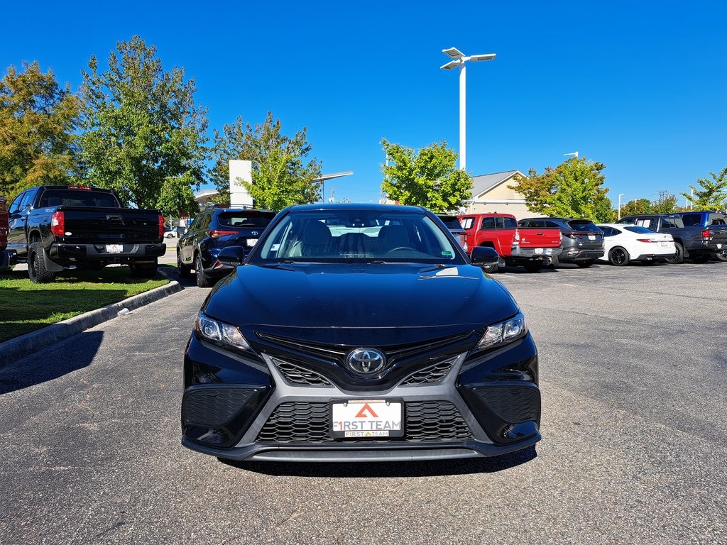2022 Toyota Camry SE photo 3