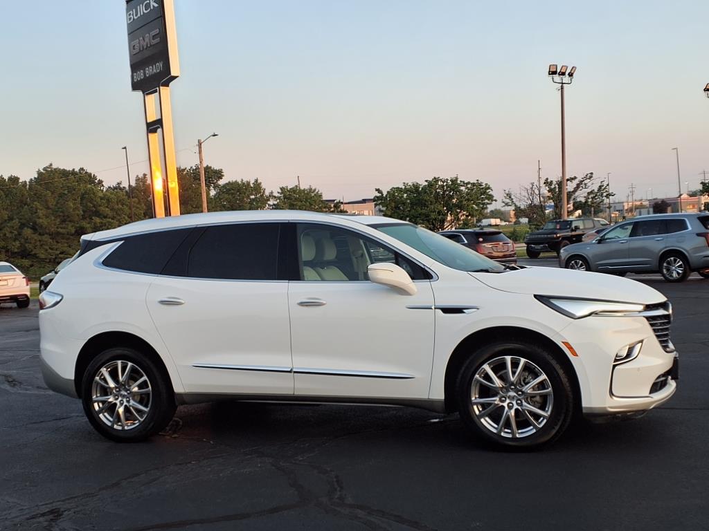 2023 Buick Enclave Essence photo 2