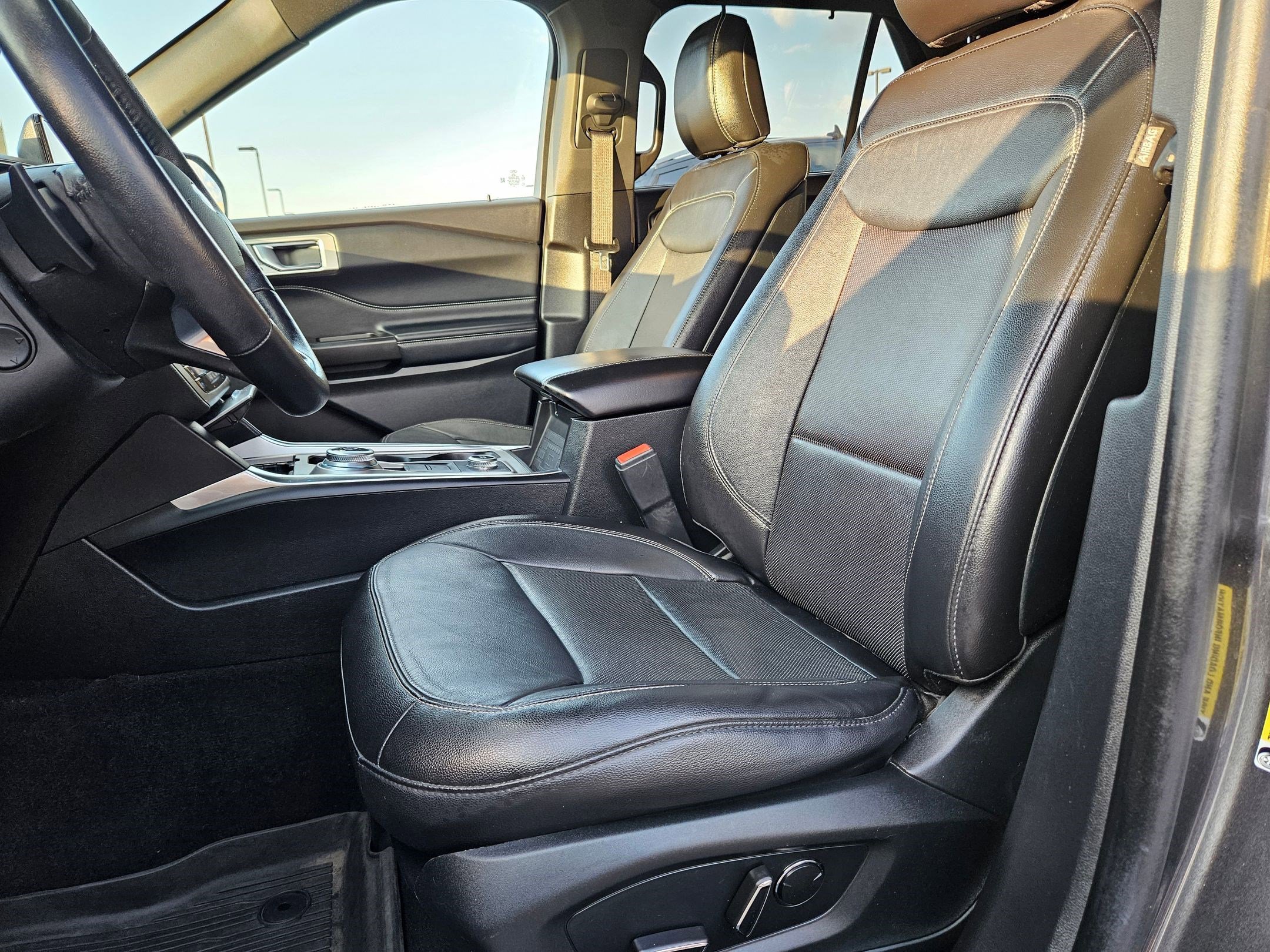 2020 Ford Explorer Limited photo 13