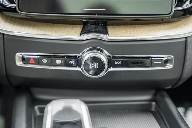 2026 Volvo XC60 B5 Hybrid photo 20