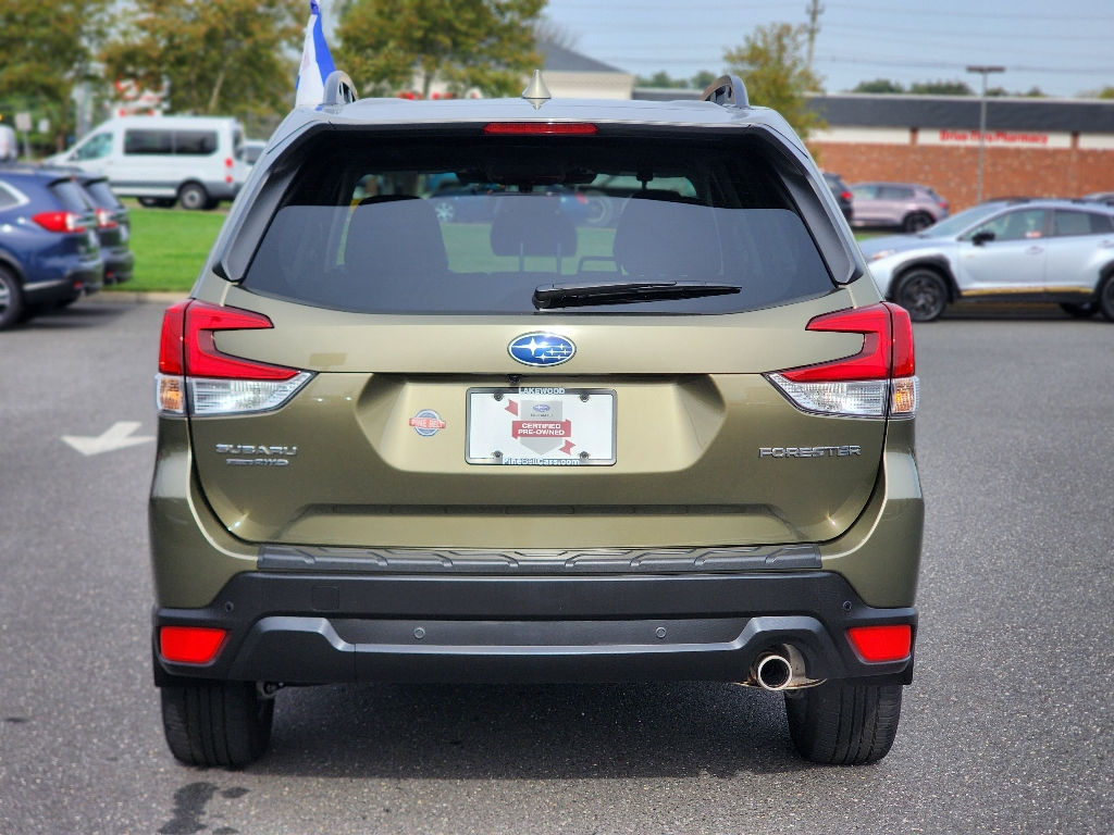 2022 Subaru Forester Limited photo 16