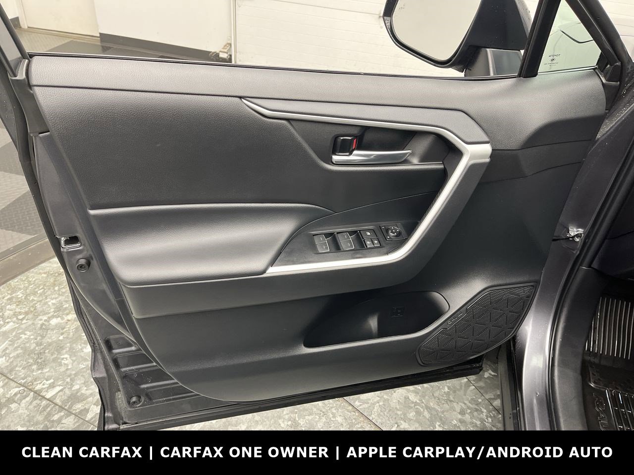 2024 Toyota RAV4 Hybrid XLE photo 4