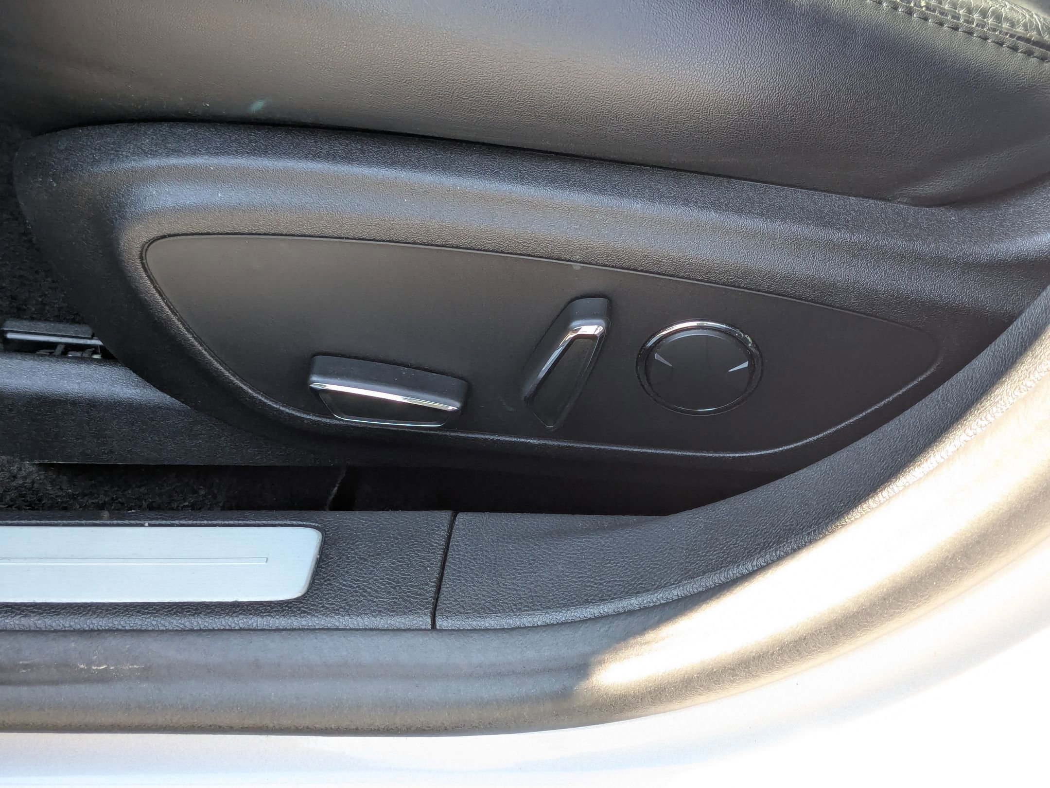 2016 Lincoln MKZ Base photo 16