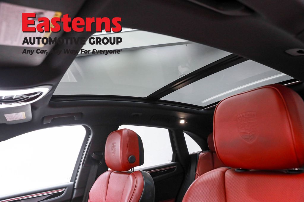 2024 Porsche Macan Base photo 26