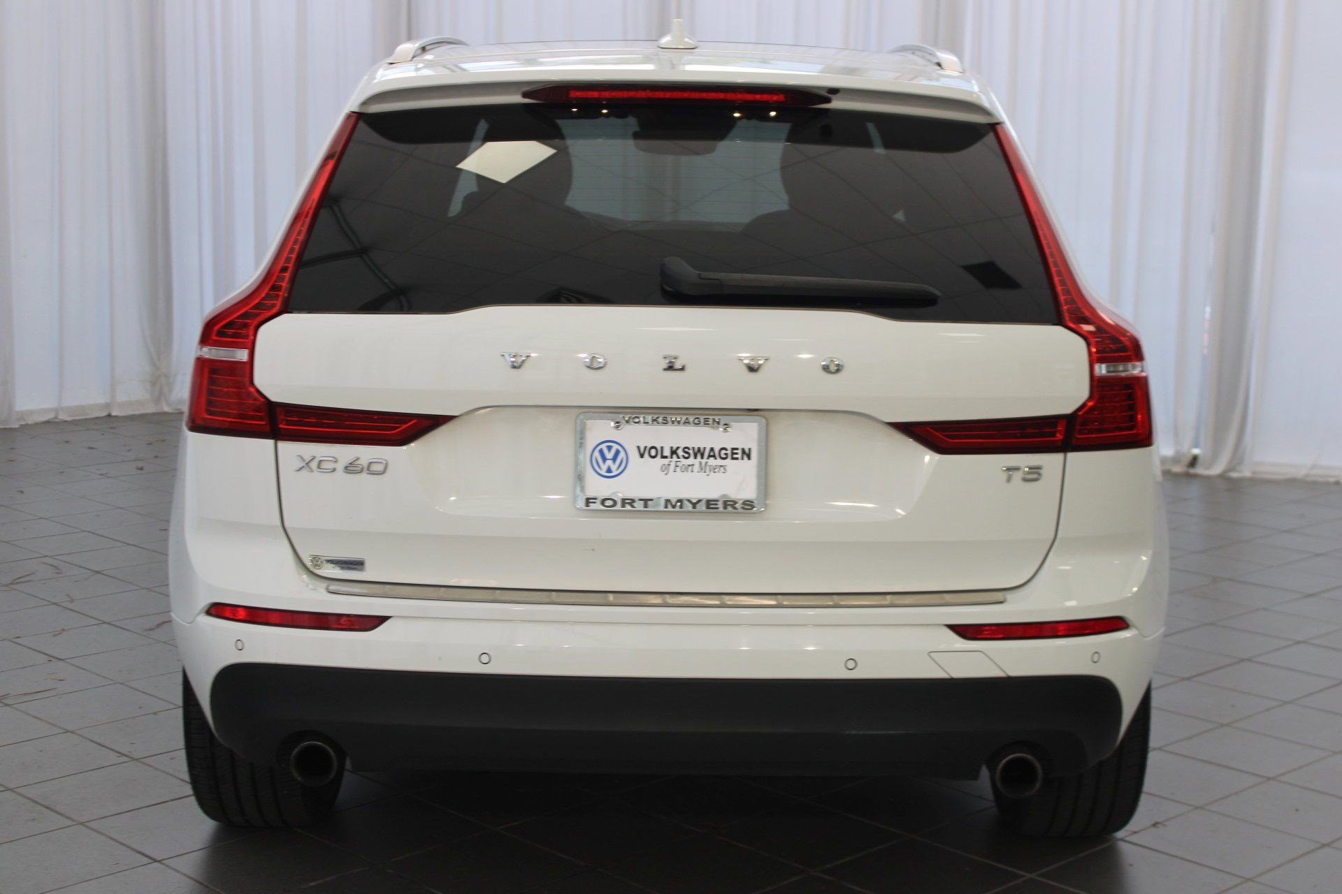 2020 Volvo XC60 T5 Momentum photo 8