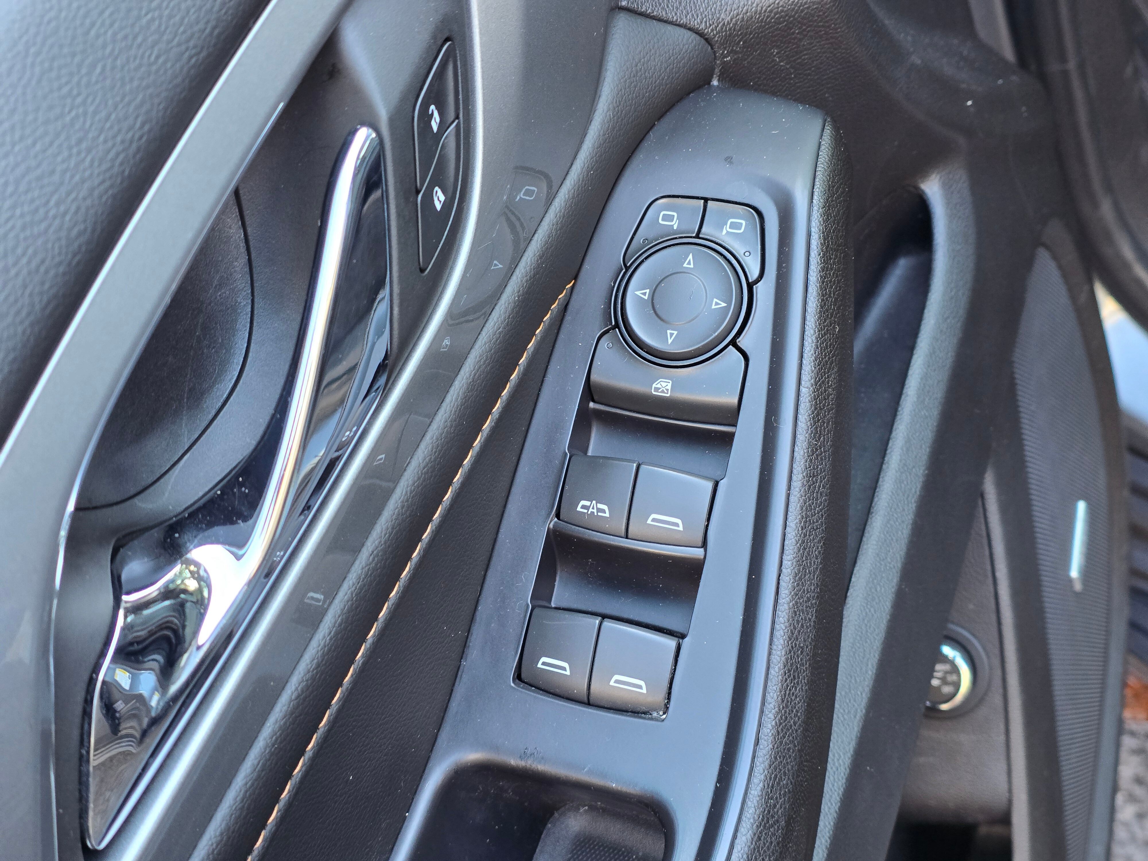 2021 Chevrolet Traverse RS photo 2