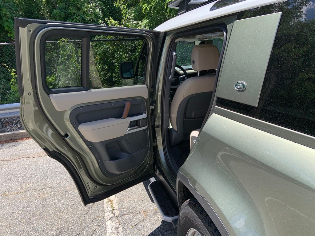2023 Land Rover Defender 110 S photo 11