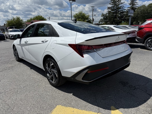 2025 Hyundai Elantra SEL Sport photo 5