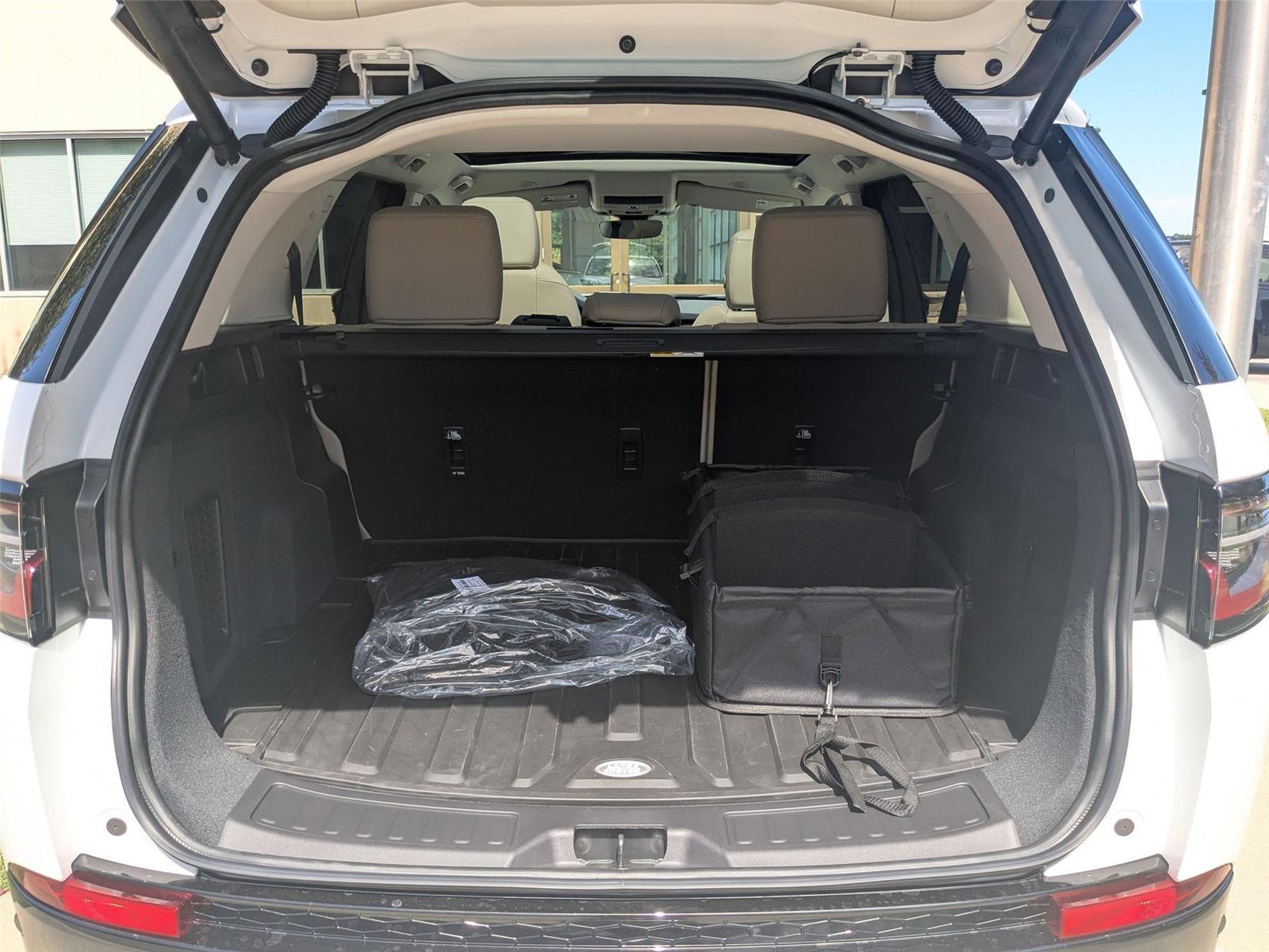 2025 Land Rover Discovery Sport S photo 24