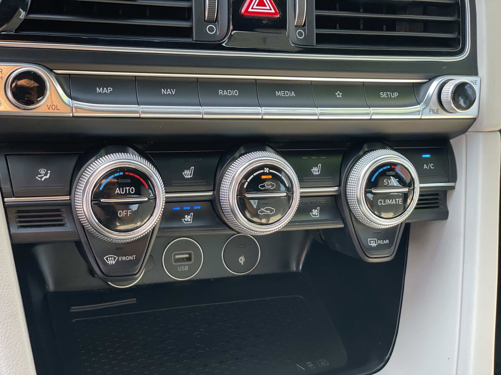 2023 Genesis G70 3.3T photo 13