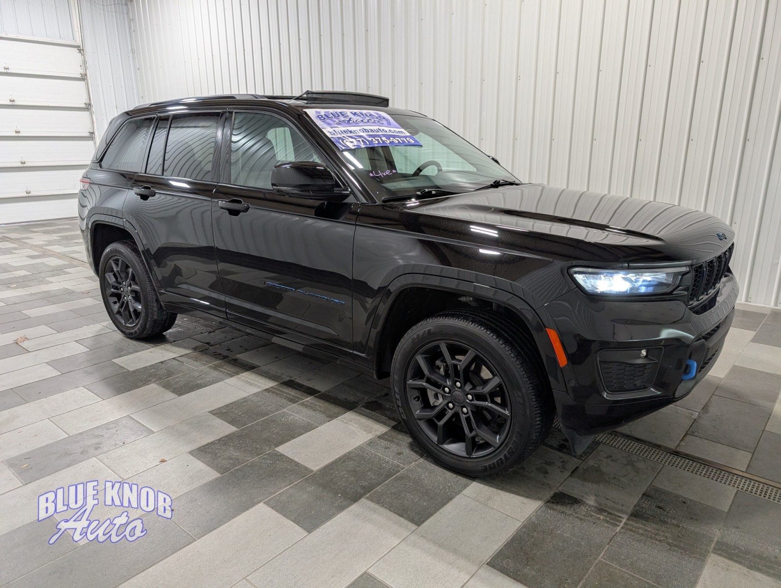2023 Jeep Cherokee 80th Anniversary Edition photo 4