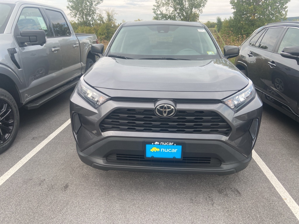 2022 Toyota RAV4 LE photo 2
