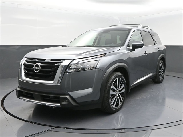 2025 Nissan Pathfinder Platinum's photo