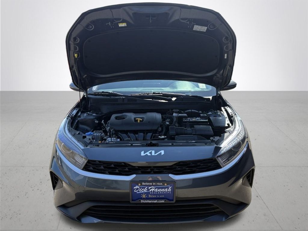 2023 Kia Forte LXS photo 2