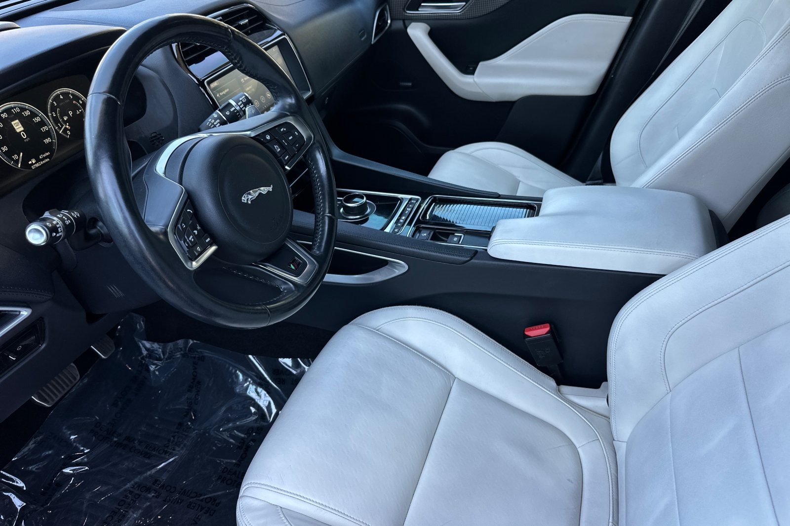2017 Jaguar F-PACE First Edition photo 9
