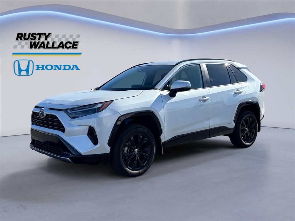 2024 Toyota RAV4 SE's photo