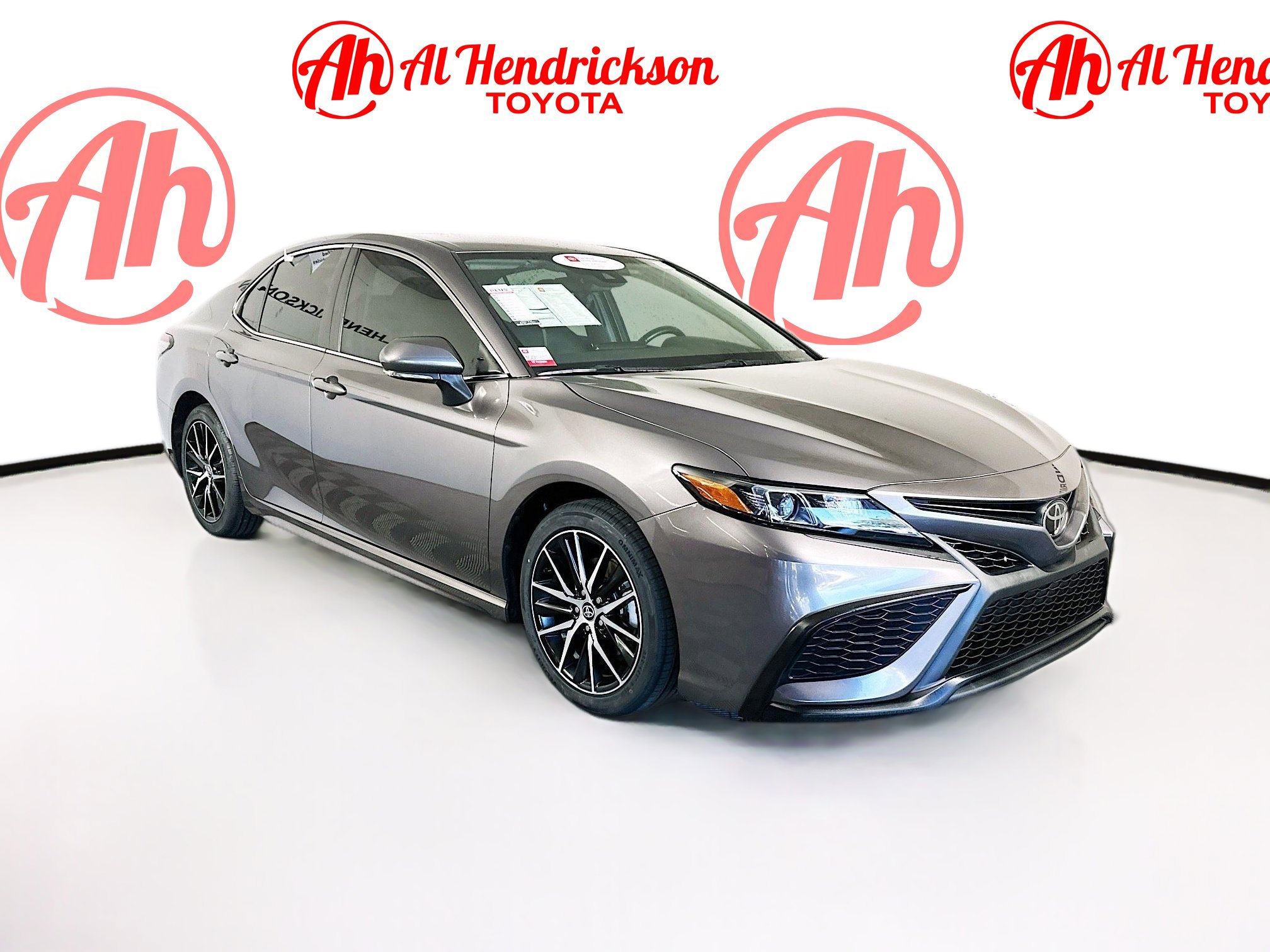 2023 Toyota Camry SE's photo