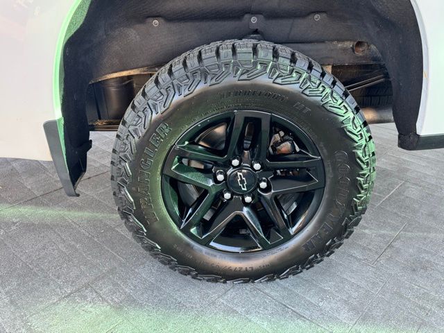2023 Chevrolet Silverado 1500 LT Trail Boss photo 3