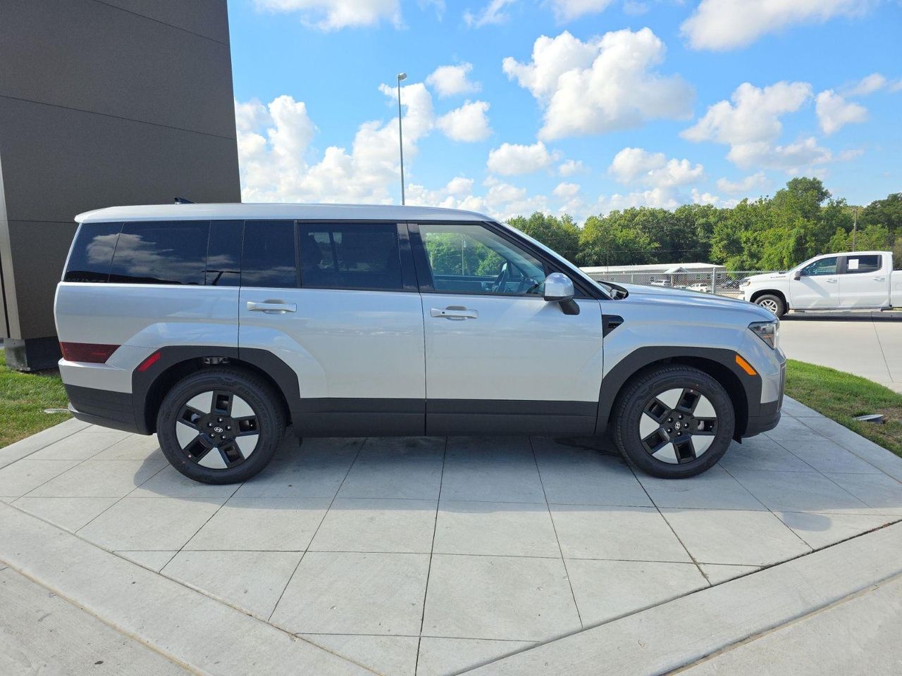 2026 Hyundai Santa Fe SE photo 4