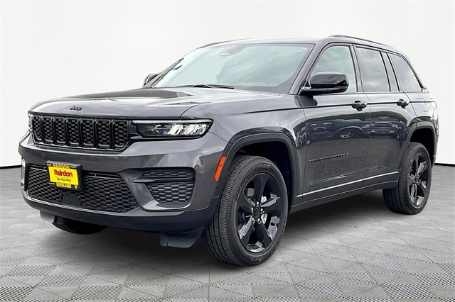 2025 Jeep Grand Cherokee Laredo Altitude photo 2