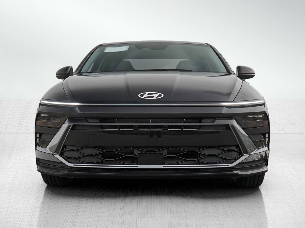 2025 Hyundai Sonata SE photo 2