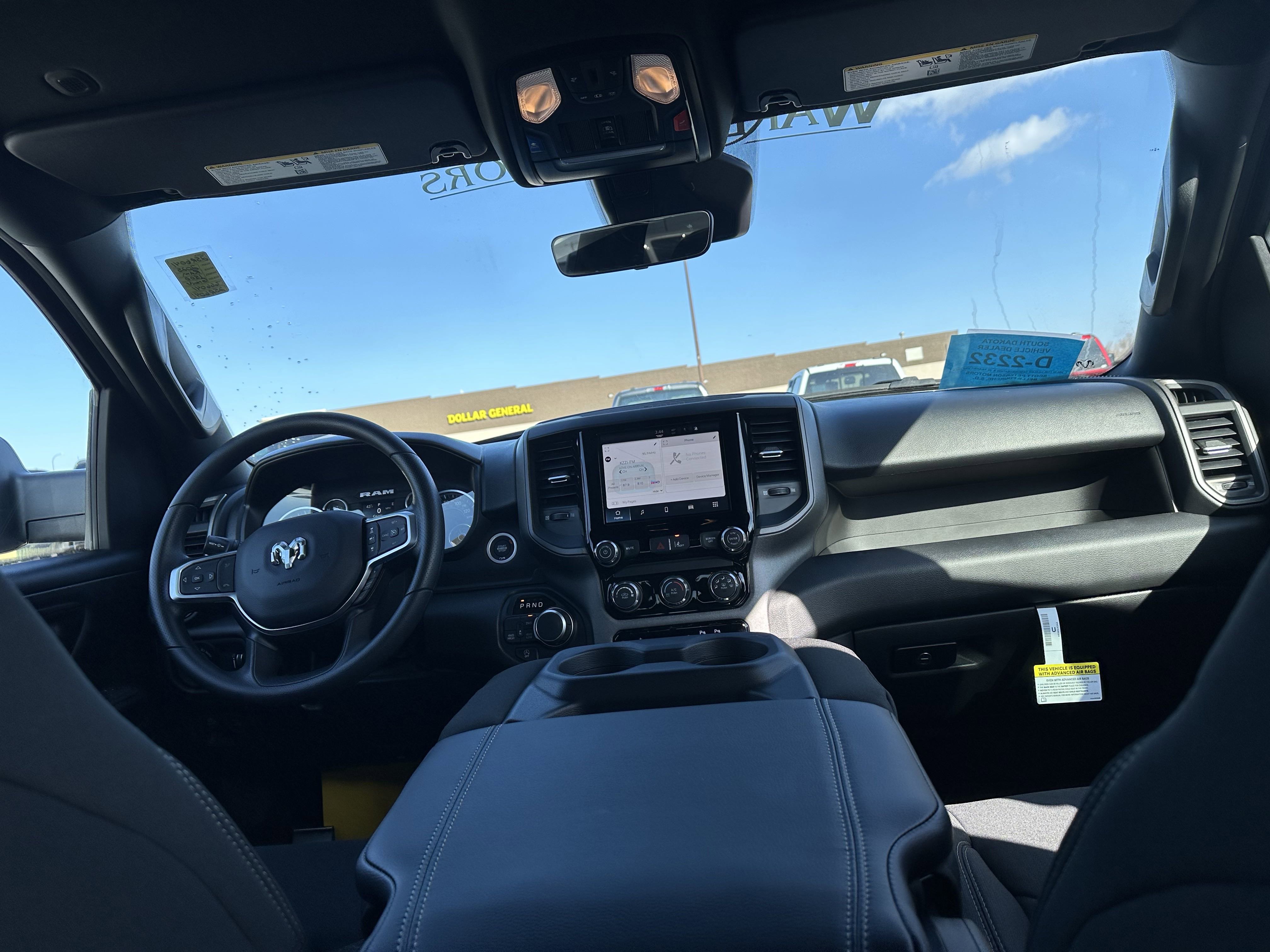 2025 Ram 1500 Tradesman photo 3