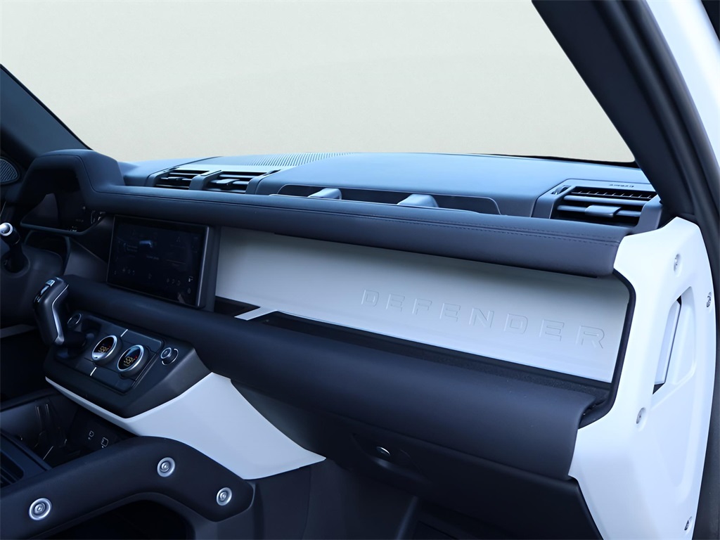 2022 Land Rover Defender 90 X-Dynamic S photo 9