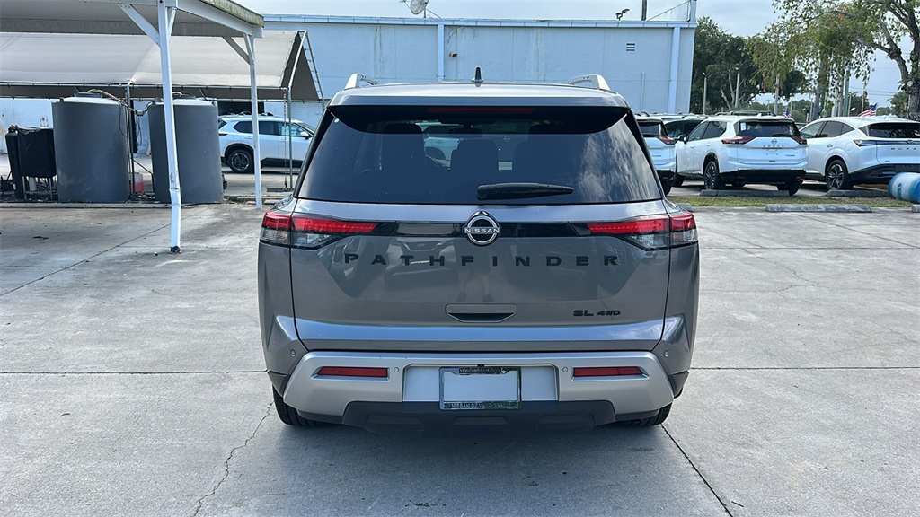 2022 Nissan Pathfinder SL photo 4
