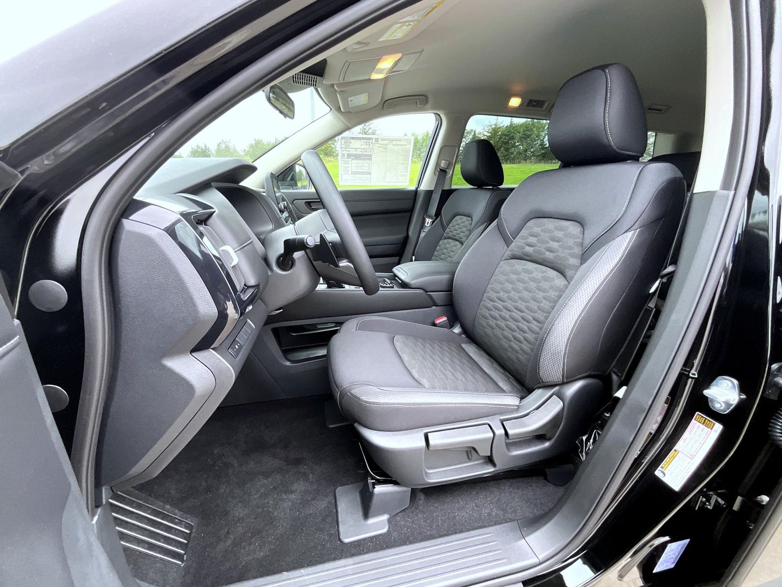 2025 Nissan Pathfinder S photo 10