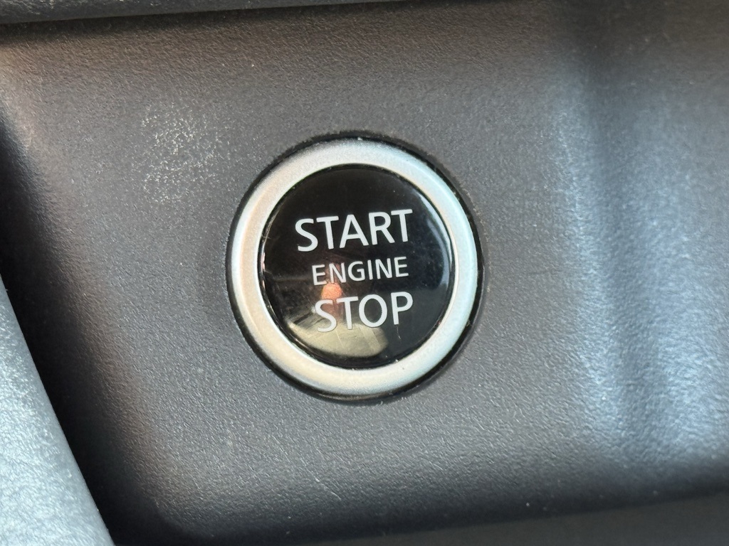 2022 Nissan Rogue SV photo 14