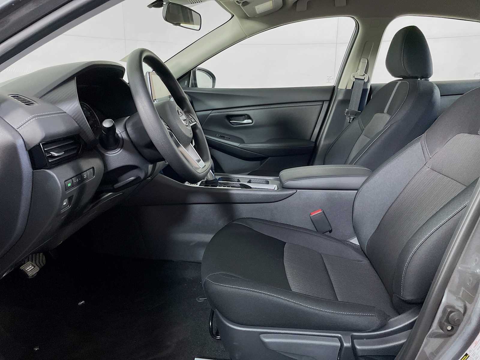 2025 Nissan Sentra SV photo 4