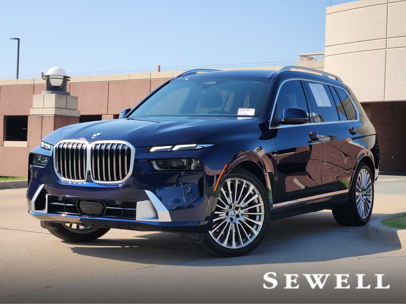 2025 BMW X7 40i's photo