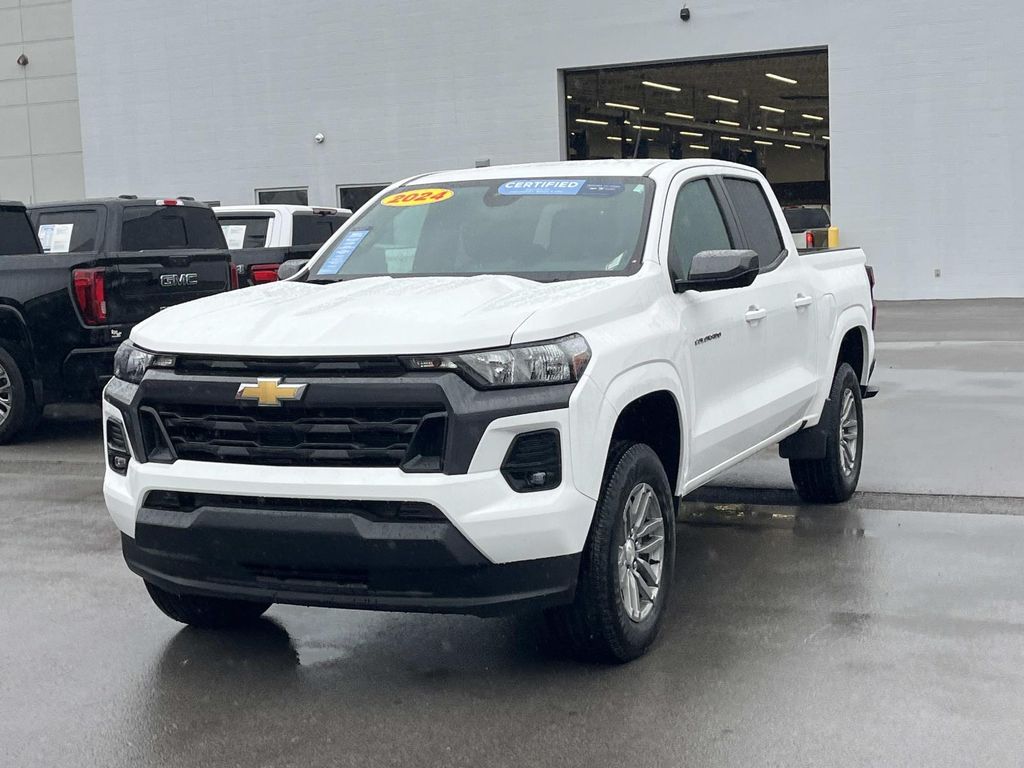 2024 Chevrolet Colorado LT photo 2