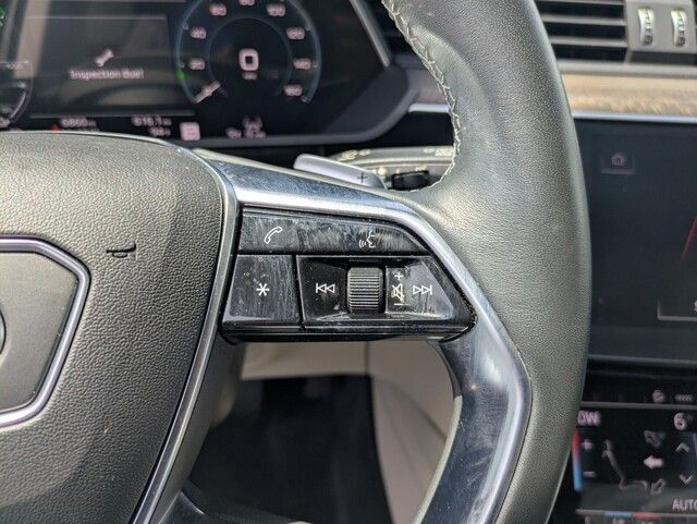 2022 Audi e-tron Premium Plus photo 20