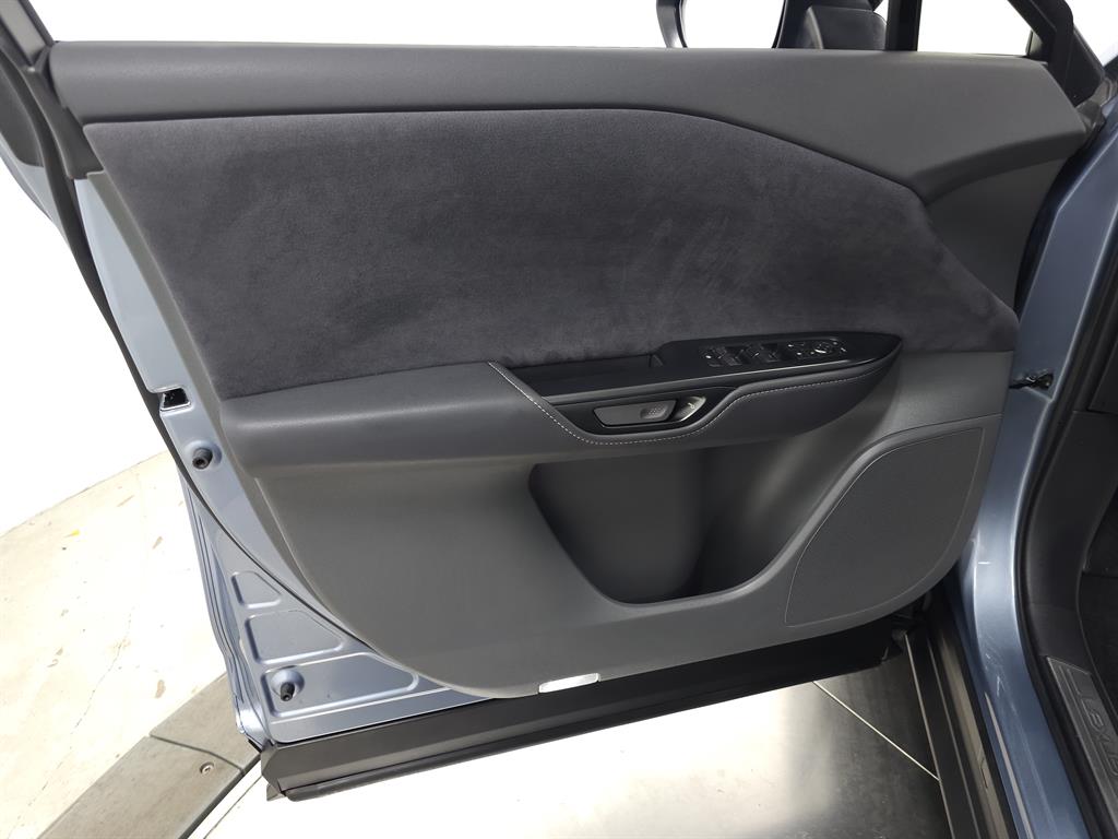 2023 Lexus RZ 450e photo 15