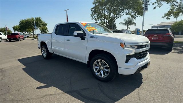 Used 2023 Summit White Chevrolet RST image 1