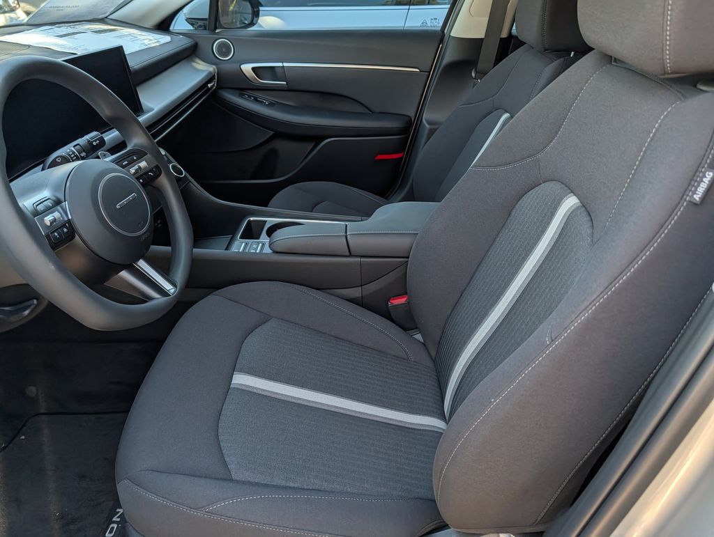 2025 Hyundai Sonata SEL photo 4